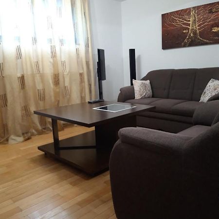 Papas Apartments Bucurestii Noi Екстериор снимка
