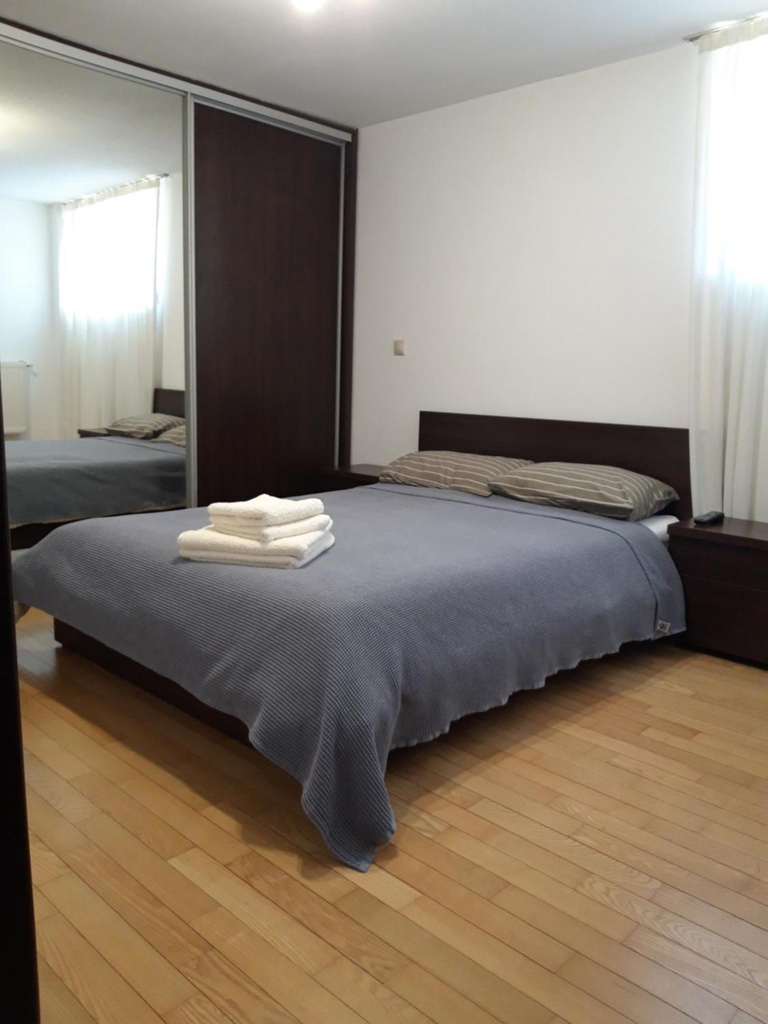 Papas Apartments Bucurestii Noi Стая снимка
